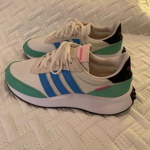 Adidas Women’s Run 70 size 10